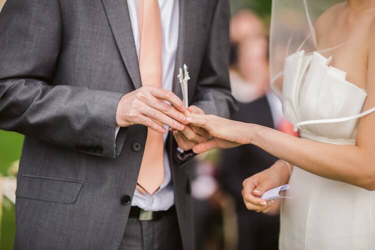 วิธีหลีกเลี่ยงหนี้งานแต่งงาน